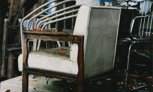 Fauteuil vintage beige et bois